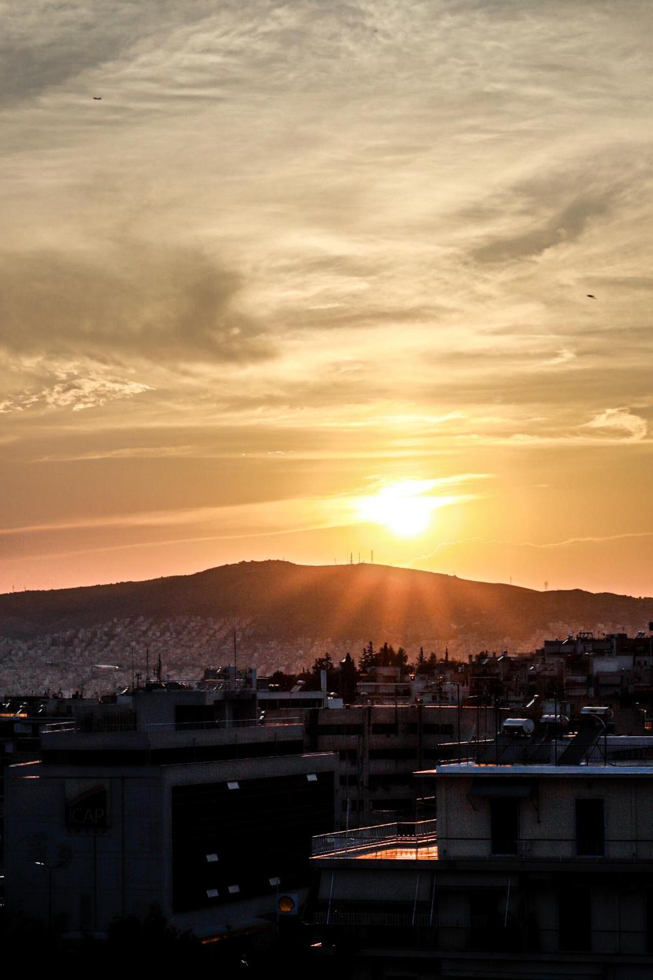 Renovated Apartment With Roof Garden Access, 15 M Walk To Acropolis Athen Exterior foto